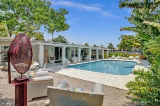New! Waterfront Heated Pool, Fishing Pier, Designer Touches, 2mi to Beach - Fort Lauderdale - 2