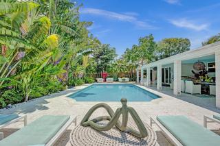 New! Waterfront Heated Pool, Fishing Pier, Designer Touches, 2mi to Beach - Fort Lauderdale - 0