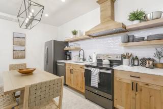 Alpine Den Private Flat Walk to South Main - 9