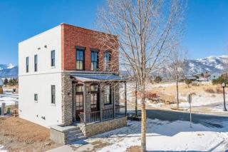 Alpine Den Private Flat Walk to South Main - 5