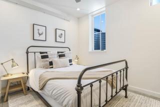 Alpine Den Private Flat Walk to South Main - 8