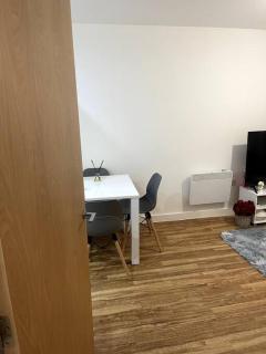 Cozie 1 BR apartment - Manchester - 2