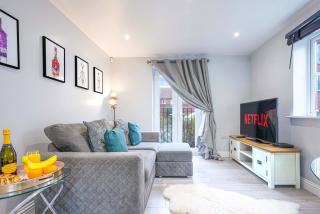 Stylish Apartment - Close to the City Centre - Free Parking, Fast Wi-Fi and Smart TV with Netflix by Yoko Property - Aylesbury - 6