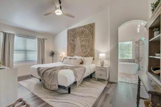 Kiva Cove Pool & Sun Loungers on the Patio - 6