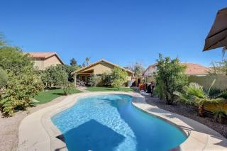 Kiva Cove Pool & Sun Loungers on the Patio - 2