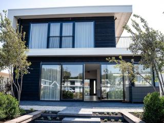 Water villa with garden and jetty near Harderwijk - 4