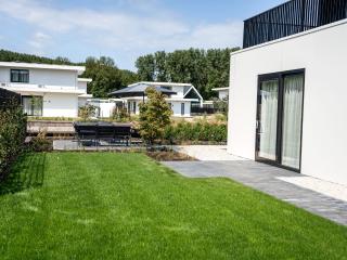 Water villa with garden and jetty near Harderwijk - 6