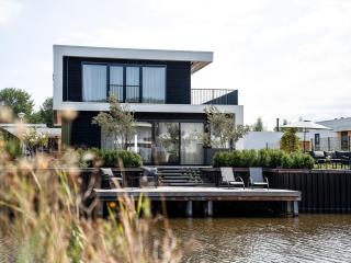 Water villa with garden and jetty near Harderwijk - 2