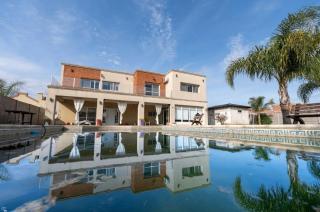 Casa con pileta - Roldán - 0