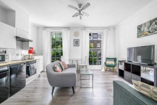 One Bed Apartment in Camden - 8
