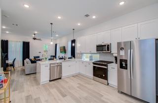 Urban luxe Getaway 4 mins to DT Newly Built Home - Houston - 8