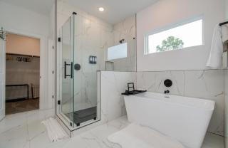 Urban luxe Getaway 4 mins to DT Newly Built Home - Houston - 3