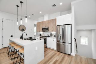 Midnight Reverie- Luxury Townhouse-Med Center DWTN - Houston - 0