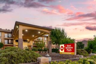 Best Western Plus Country Park Hotel - Tehachapi - 0