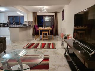 2023 & 2024 Winner of Travellers Award - Four Bedroom Houses & Studio Apartments - HS2 Contractors - NEC - Birmingham Airport - BCU & Aston University - Heartland Hospital - Jaguar - Star City - 7