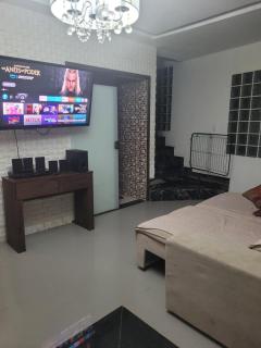 Casa com piscina e banheira - Magé - 0