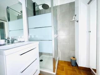 Appartement T2 avec Terrasse et Parking - 200m Plage - FR-1-309-478 - 2