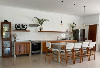 Villa Dahlia Designer Villa & Family Home close to the beach in Canggu - Canggu - 2