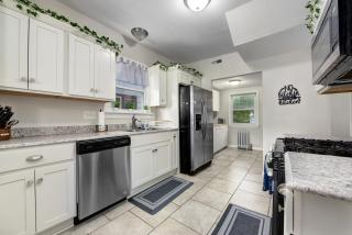 Hideaway in the Heights! - Cleveland Heights - 6