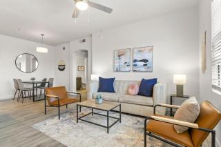 CozySuites Glendale by the stadium w pool! 11 - Glendale - 9