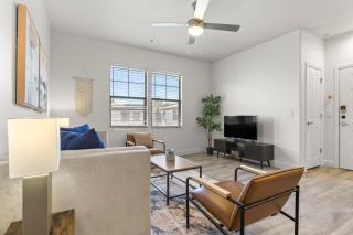 CozySuites Glendale by the stadium w pool! 11 - Glendale - 8