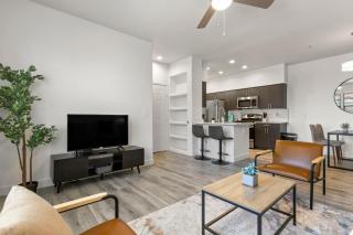 CozySuites Glendale by the stadium w pool! 11 - Glendale - 7