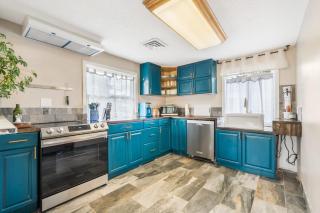 Charming Family-Friendly 2 Bedroom 1 Bathroom Retreat Near Astoria & Beach - Warrenton - 8