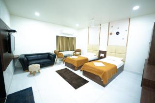 Hotel Millennium Plaza - Jamnagar - 2