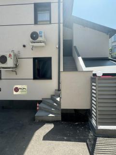 Luxurious House with three Deluxe rooms & Free Parking - 4