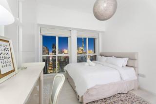 FIRST CLASS 2BR Glamorous Getaway - Dubai - 9