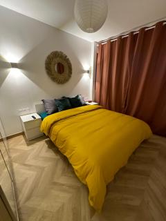PARIS PANTIN Magnifique Appartement 4 pièces de 108m2 avec 2 PARKING intérieur - très cosy pour 1 à 12 personnes - Entièrement refait à neuf ENTIRE APARTMENT LUXURIOUS AND WARM - PANTIN PARIS 19 ème FREE WIFI GRATUIT - Pantin - 3