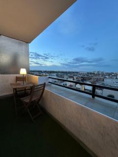 PARIS PANTIN Magnifique Appartement 4 pièces de 108m2 avec 2 PARKING intérieur - très cosy pour 1 à 12 personnes - Entièrement refait à neuf ENTIRE APARTMENT LUXURIOUS AND WARM - PANTIN PARIS 19 ème FREE WIFI GRATUIT - 6
