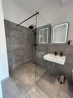 B2 L I Premium I Rainshower I Wasch I Smart TV I P I Zentral - Mettingen - 3