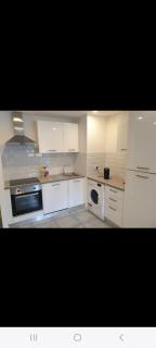 Grand Appartement, 2 ou 3 ou 4 pieces, tramway sur place, proche gare sncf St Augustin 5 min, aéroport à 7 min, plage ou Allianz riviera 10 min, palais nikaia 2 min , supermarché sur place, parking possible si disponible ou payant à 1000 metre - Nice - 2