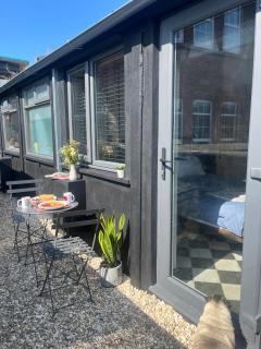 2 The Old Canteen, Two Minute Walk To Beach - 3