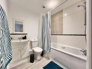 Modern Hatfield Apartment with Free Gated Parking - Hatfield - 8