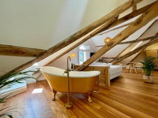 Villa Boutique 1880, Escapada Romántica con Spa Privado Exterior, Privacidad y Servicio Personalizado - A Lama - 1