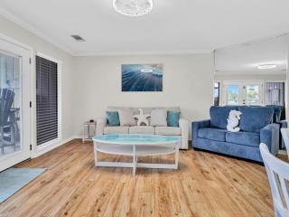 Seascape Lakefront Villas 189- Don't Worry, Beach Happy - Destin - 2