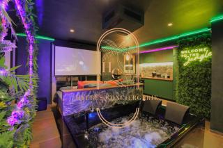 Jungle Love Room Balnéo/cinéma By HC - Hyères - 1