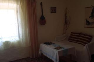 Bedroom for 3, in old Dalmatian house, under mountain, 14 km to NP Krka, 35 mins drive to Sibenik beach - Razvođe - 1