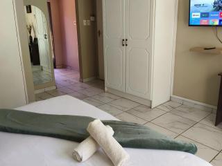 Lesedi Guesthouse Middleburg - Middelburg - 7