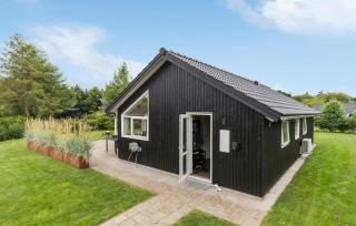 Three-Bedroom Holiday Home In Glesborg - 1