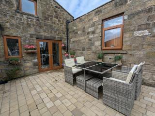 Cozy Cottage Close to Haworth Sleeps 2 with Garden - 0
