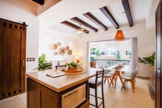 NEW Elegant Condo, 2 Patios, Pool, Walk Everywhere - 3