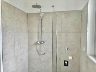 Rooftop Apartment with Balcony & Free Parking - 4