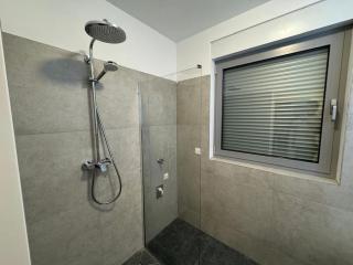 Rooftop Apartment with Balcony & Free Parking - 1