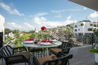 Prime 2BR Condo, Rooftop Pool and Gym - Puerto Vallarta - 0