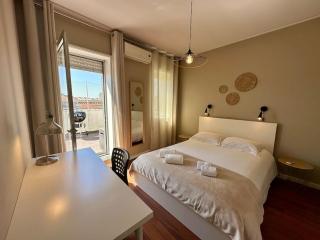 Renovado com AC, 2 WC completos, terraço e garagem - Porto - 1