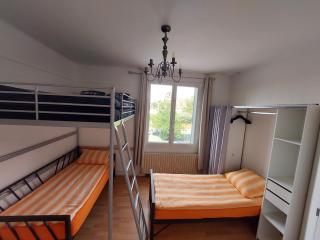 Chambre familiale pour 2 adultes et 2 enfants, sdb et cuisine partagées - 5