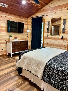 Livin on the Edge Cabin in Albert Pike, Beautiful! - - 2